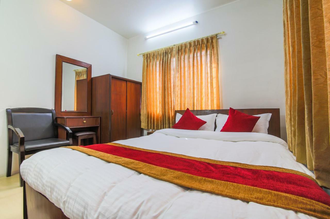 Oyo 358 Hotel Rose Star Kathmandu Exterior photo